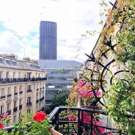 Your From Near Eiffel Tower-invalides Parigi