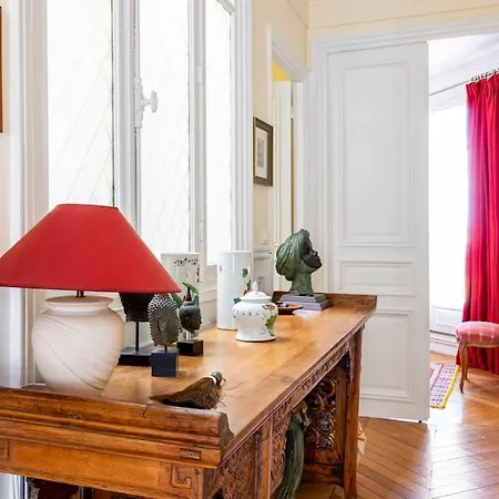 Your From Near Eiffel Tower-invalides Parigi